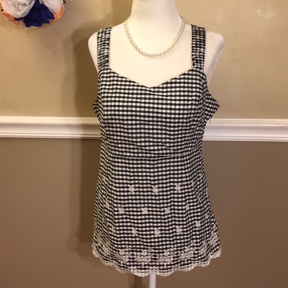 NWOT Dressbarn embroidered hem gingham tank